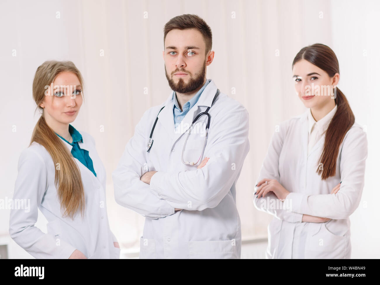 Doctors white coats hi-res stock photography and images - Alamy