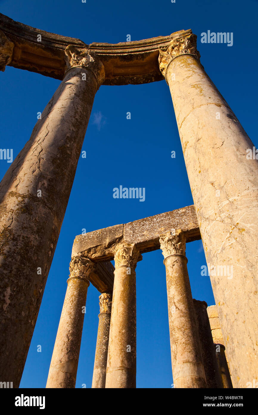 Teatro romano, Ciudad romana de Dougga, Tunez, Africa Stock Photo Alamy