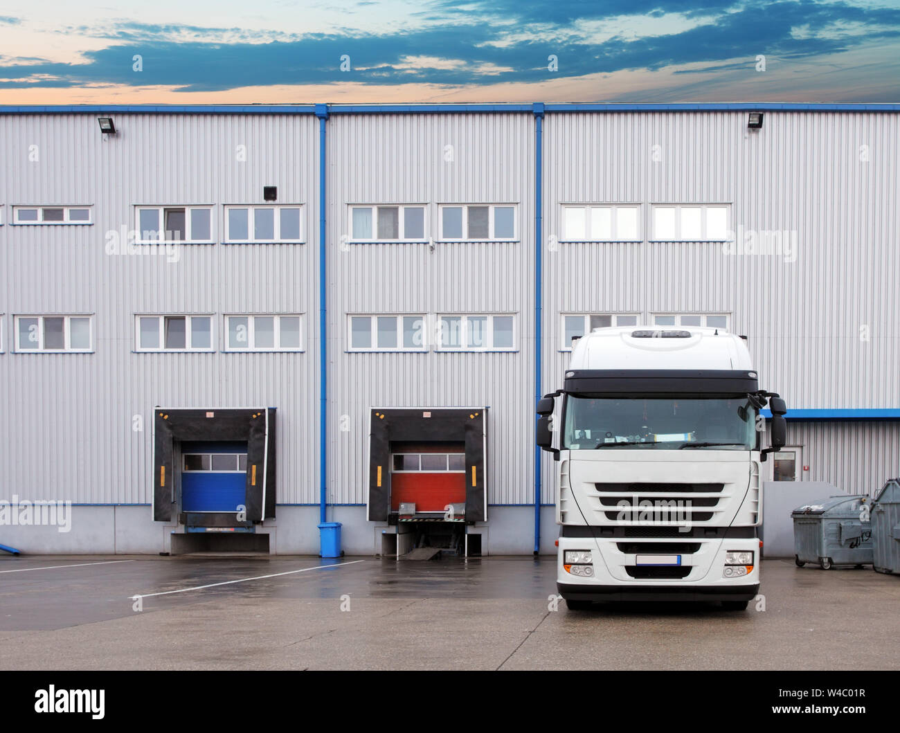 Large warehouse exterior hires stock photography and images Alamy