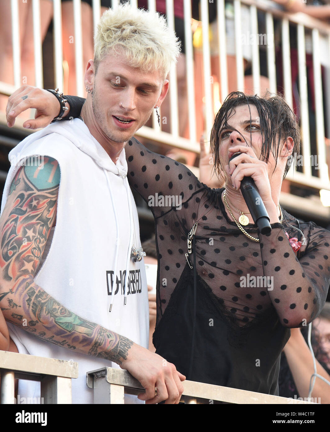 machine gun kelly warped tour