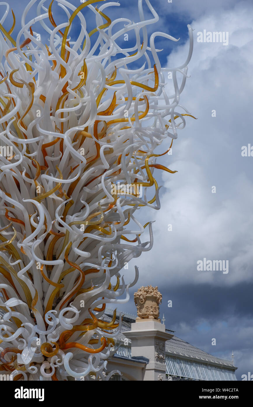 Chihuly Reflections on nature at Kew Gardens Dale Chihuly glass