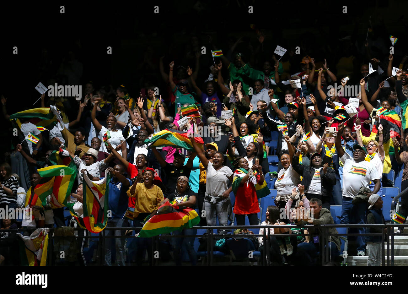 Netball fans in the stands hi-res stock photography and images - Alamy