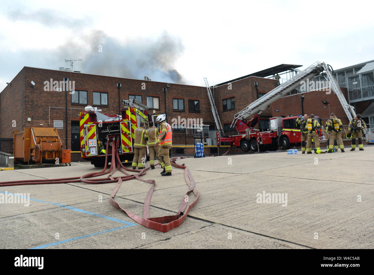 100 firefighters tackle hi-res stock photography and images - Alamy