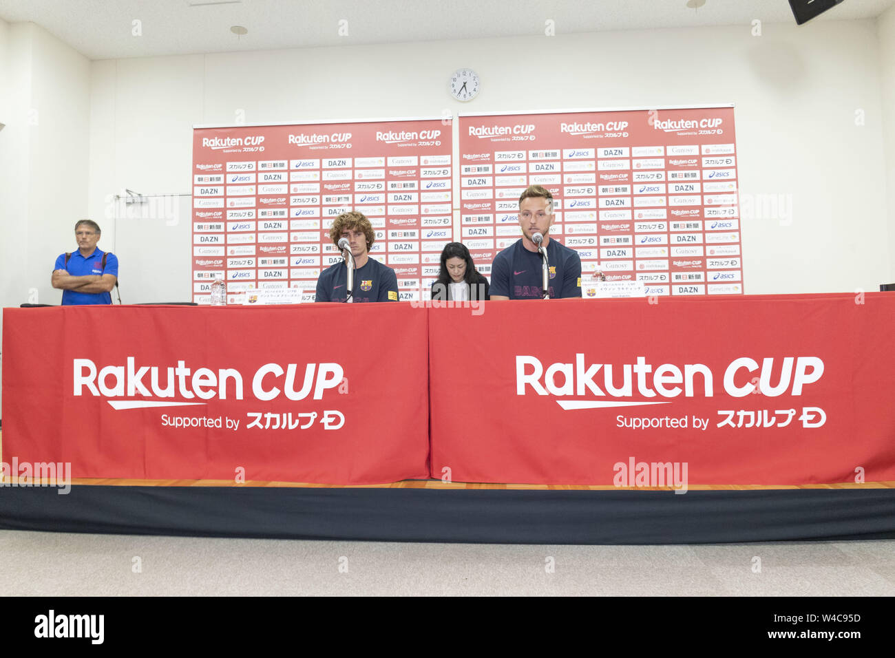 Tokyo, Japan. 22nd July, 2019. (L to R) FC Barcelona players Antoine Griezmann and Ivan Rakitic speak during a news conference at Machida Stadium. The FC Barcelona players trained at Machida Stadium a day before its first match against Chelsea FC as part of the Rakuten Cup. Credit: Rodrigo Reyes Marin/ZUMA Wire/Alamy Live News Stock Photo