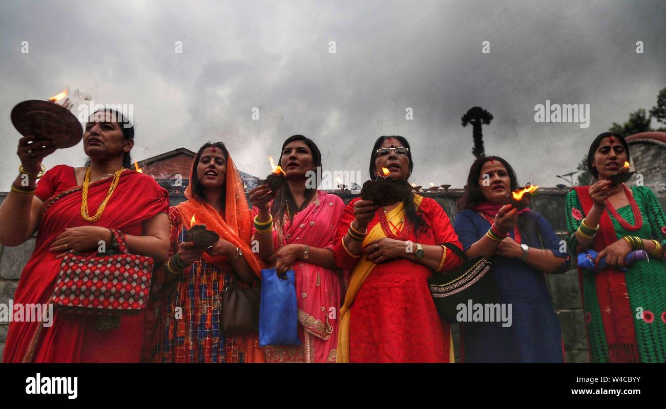 Kathmandu, Nepal. 22nd July, 2019. Women offer prayers on Shrawan Somvar at Pashupatinath Temple in Kathmandu, Nepal, July 22, 2019. Mondays of the holy month of Shrawan are considered auspicious as people fast and offer prayers to Lord Shiva. Credit: sunil sharma/Xinhua/Alamy Live News Stock Photo