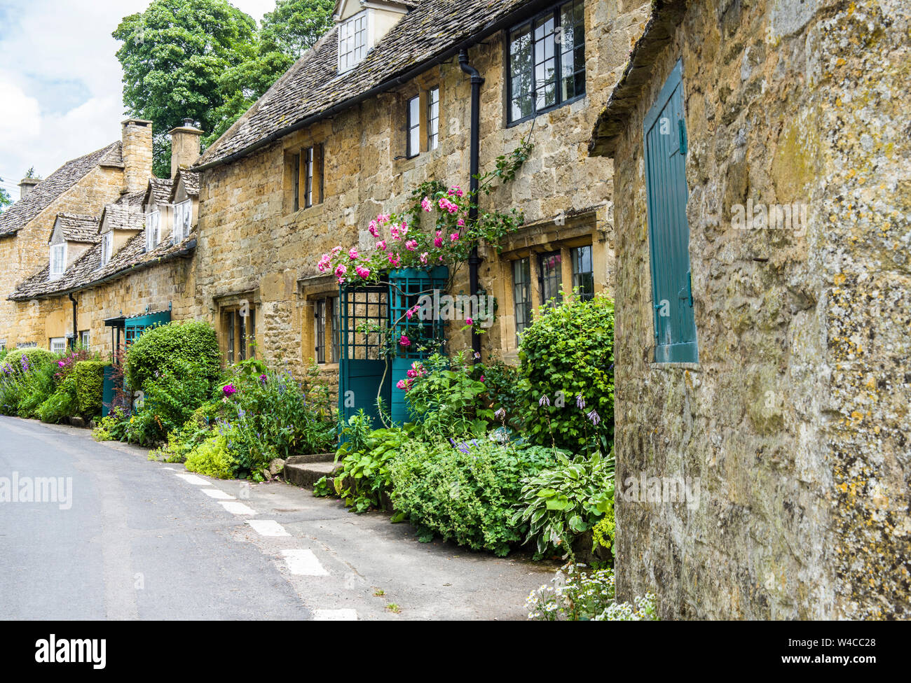 Cotswold Cottages in the village of Snowshill in the Cotswold Hills - an Area of Outstandin Natural Beauty in south Central  and south West England Stock Photo