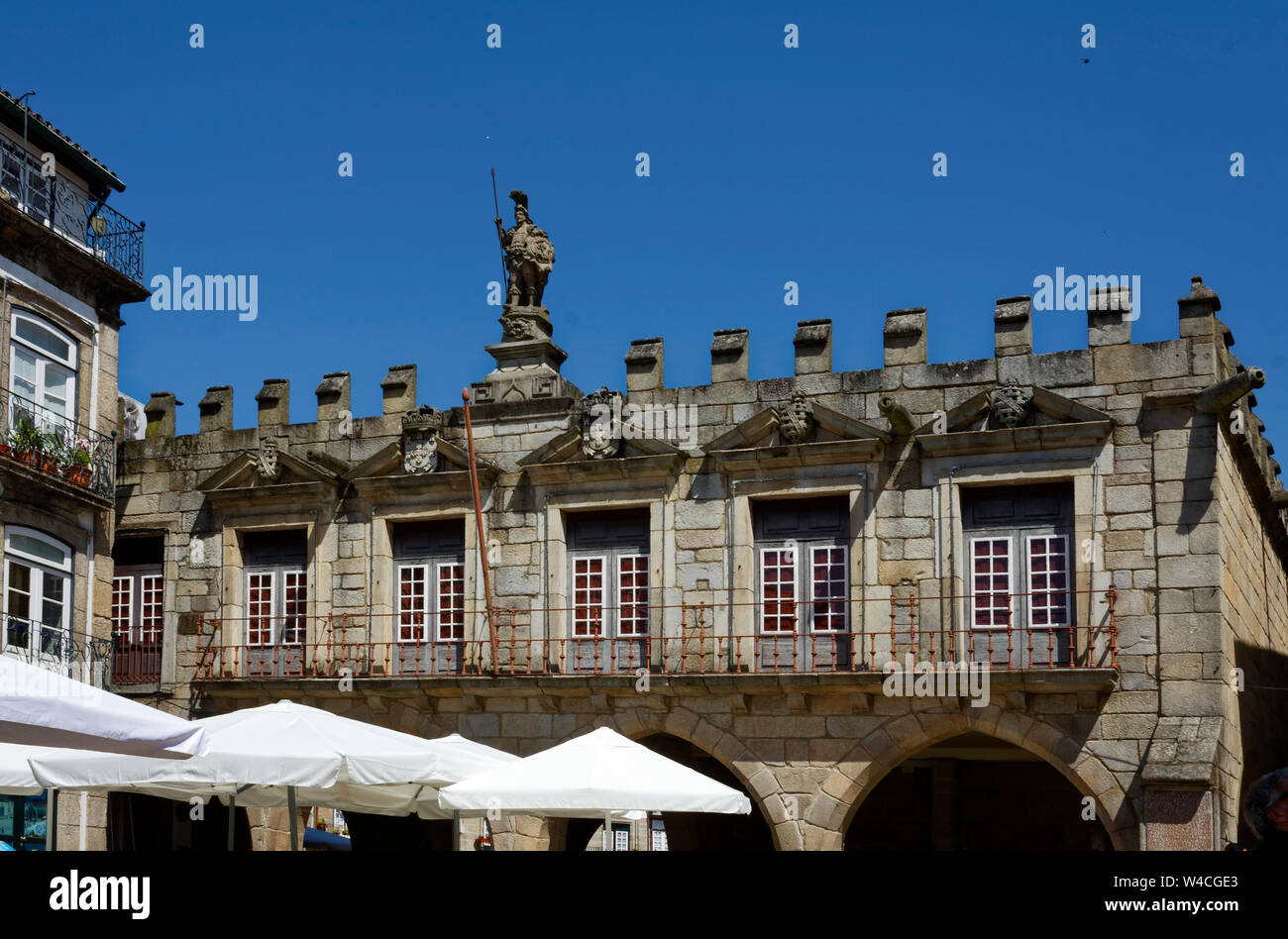 Medieval Council Chamber, former town hall, Largo da Oliveira, plaza
