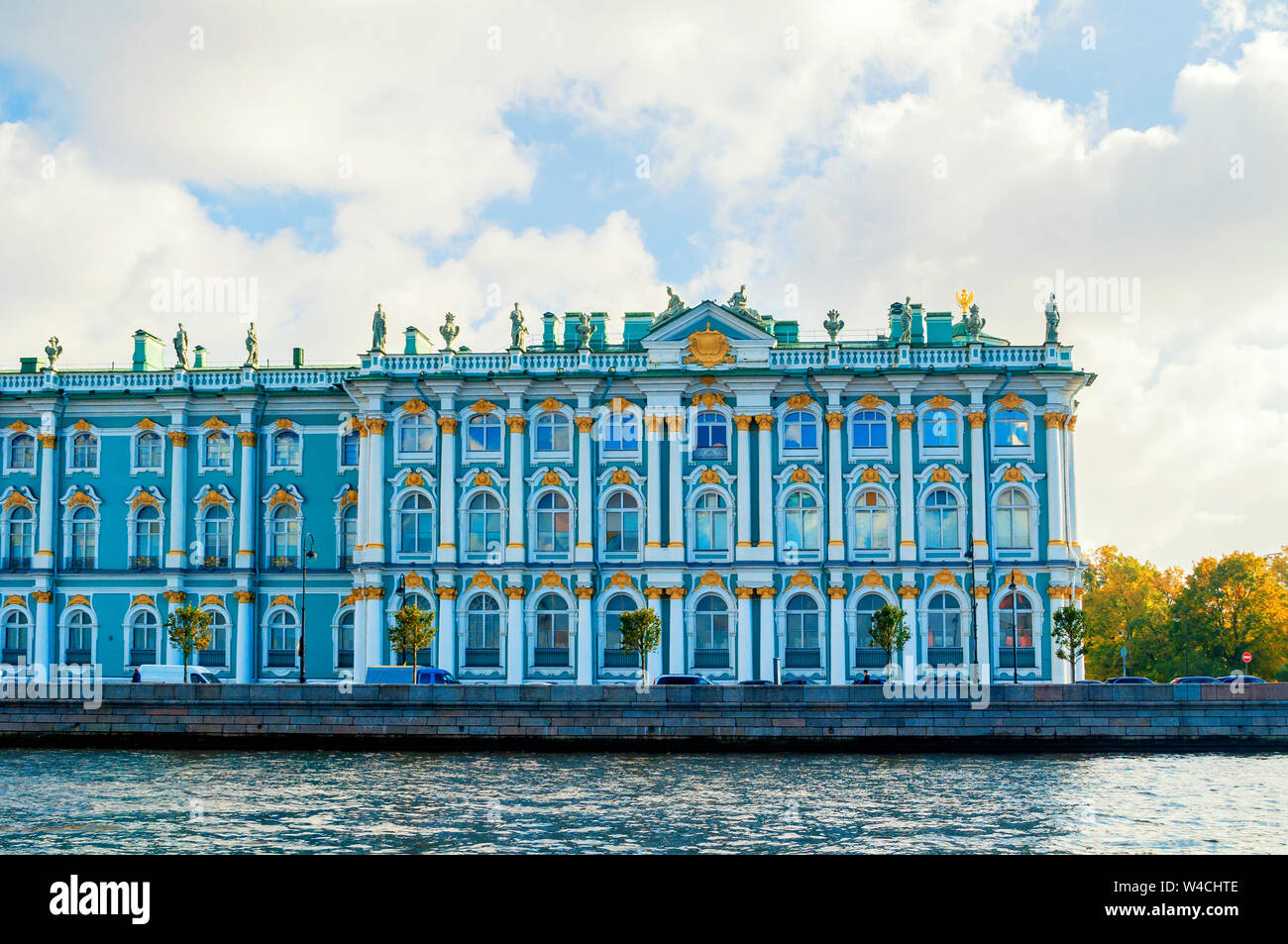 Эрмитаж екатерининский дворец. Царское село «загородные императорские резиденции». Дворец в санкт-петербурге голубой с белым. Царское село здания. Архитектура питер эрмитаж.