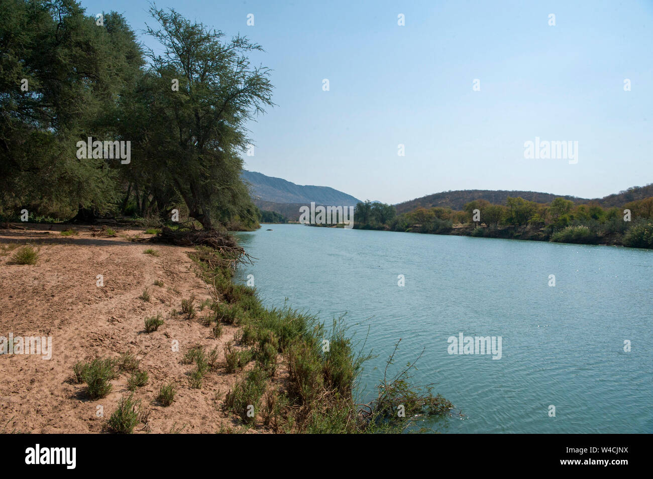 Kunene River (Cunene River), the border between Angola and Namibia, south-west Africa Stock Photo