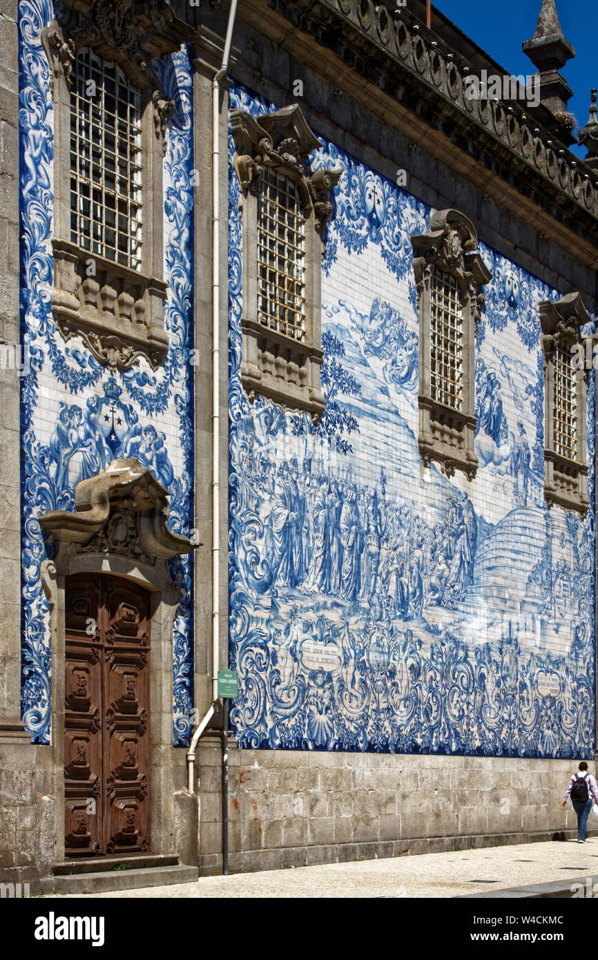 Carmo Church, Baroque/Rococo, 18 century, Catholic, old religious building, Azuelo tile scene, large cared wood door, ornate windows, Europe, Porto, P Stock Photo