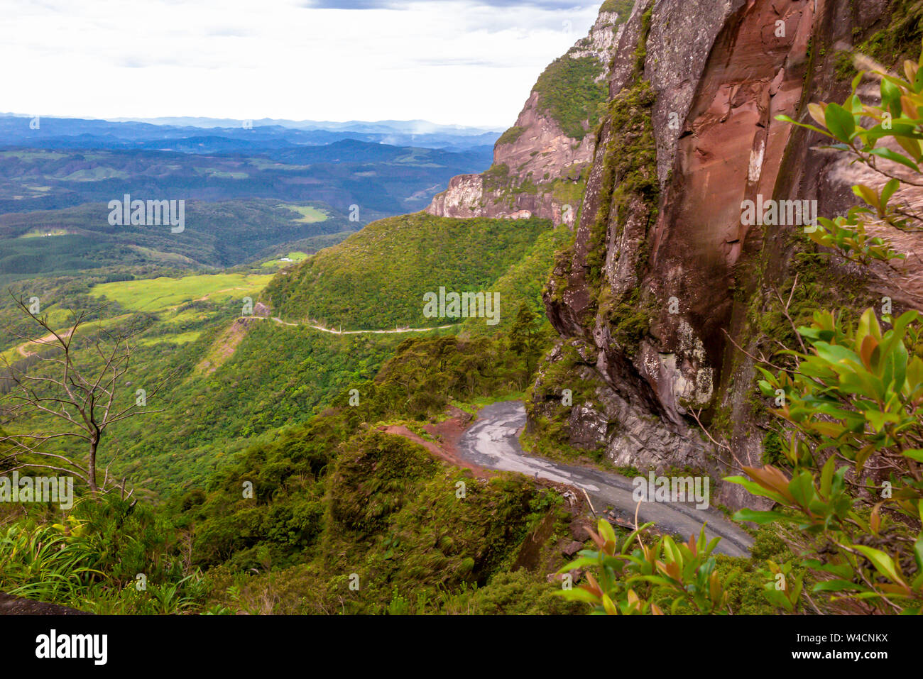 Long Descent Along The Sinuous Road Of The Beautiful Serra Do Corvo Branco With Stone Walls And Lots Of Vegetation Uruubici Santa Catatarina Stock Photo Alamy