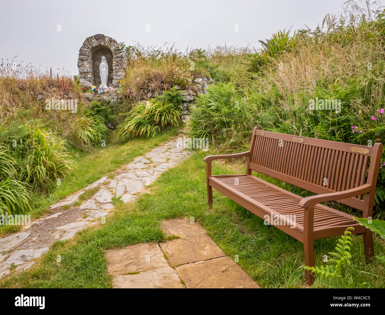 Memorial bench at St Non’s Well, St Non’s Bay on the Welsh Coastal Path, South Wales Stock Photo