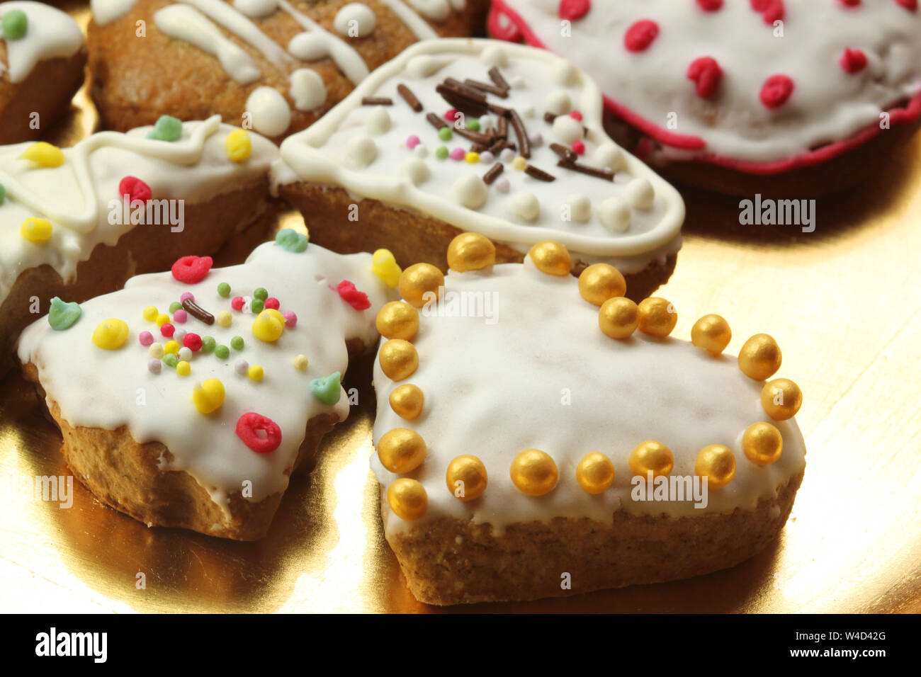 Gingerbread cookies various shapes hi-res stock photography and images ... Gingerbread cookies various shapes hi-res stock photography and images ...