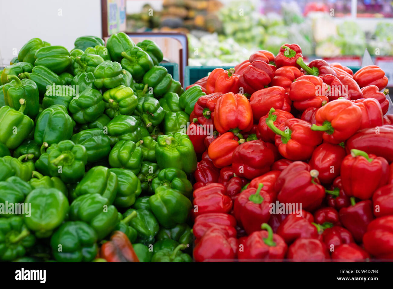 Red and Green Peppers. Displayed on a market stall Stock Photo - Alamy