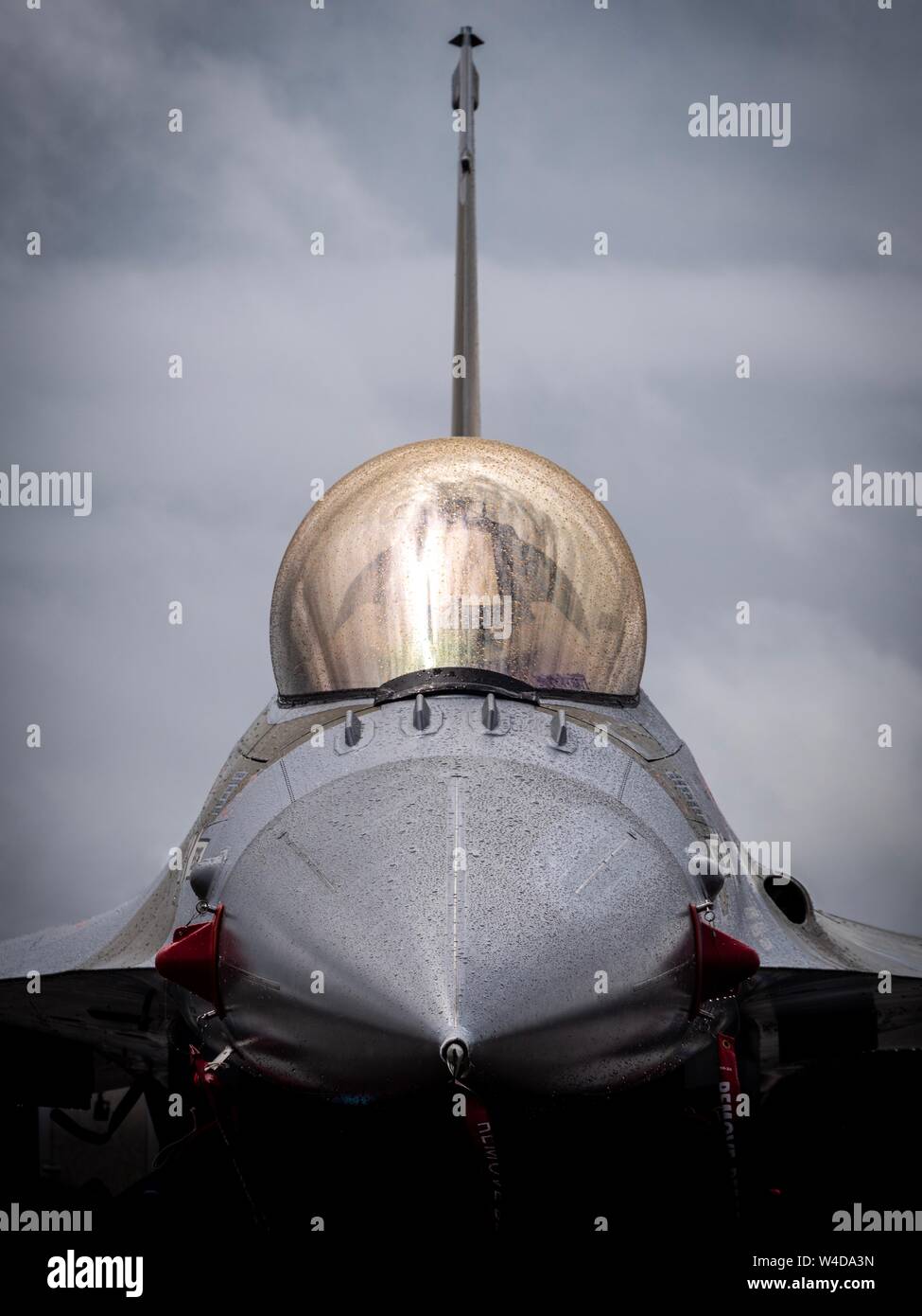 The golden cockpit of an F-16 in the rain at the Royal International Air Tattoo in Fairford, UK Stock Photo
