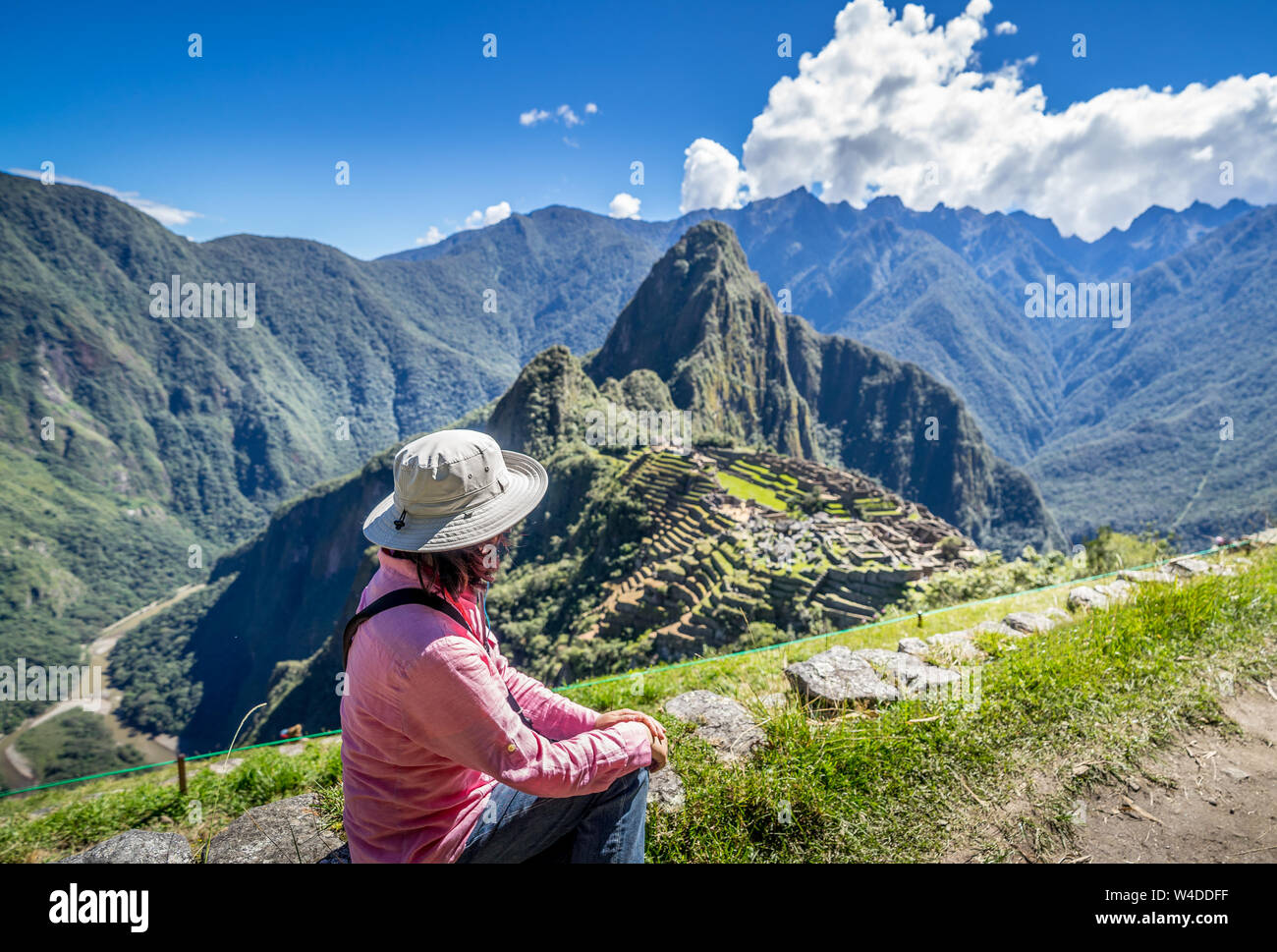 Machu pichu woman hi-res stock photography and images - Alamy