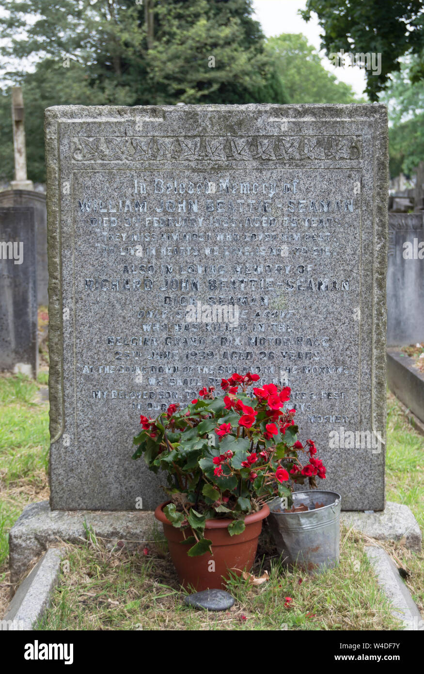 grave of 1930s motor racing champion dick seaman, richard john beattie ...