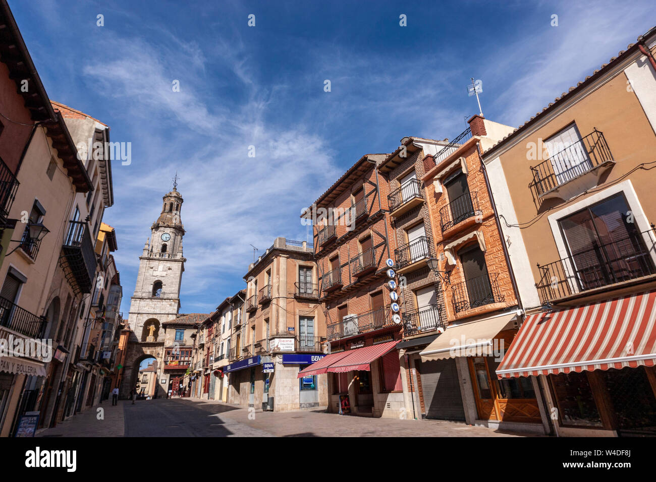 Puerta del Mercado in Toro with the Torre del Reloj at background. Toro, Zamora province, Castile, Spain Stock Photo
