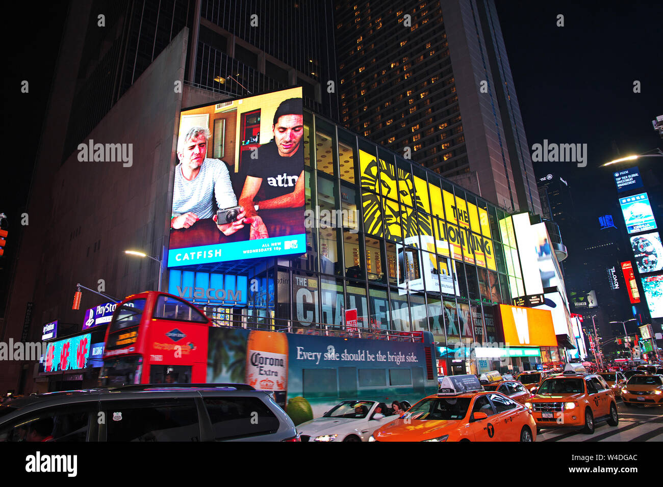 Nyc skyline night penthouse hi-res stock photography and images - Alamy