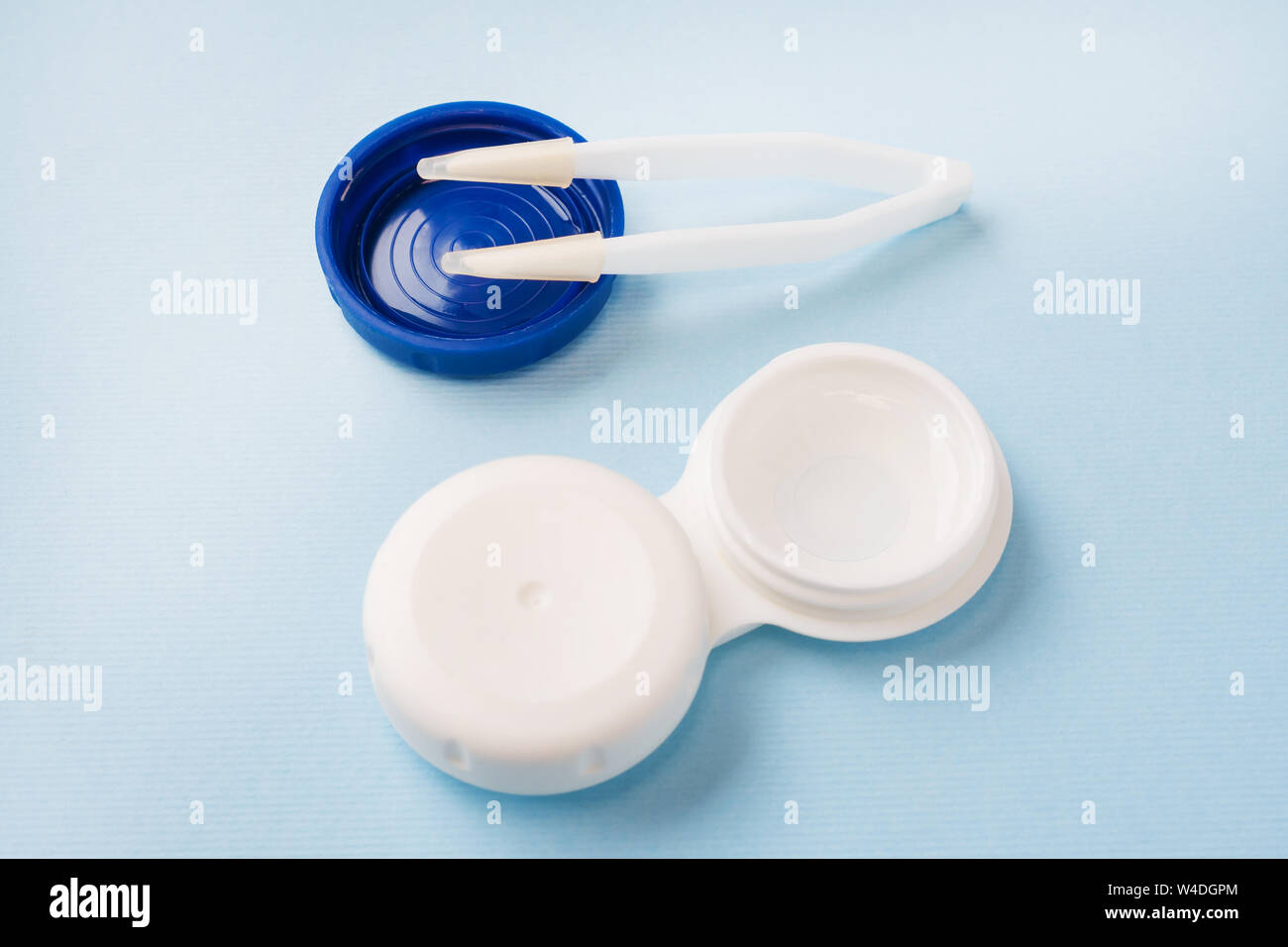 Contact lenses, tweezers and lens storage container. Close up. Selective focus Stock Photo Alamy