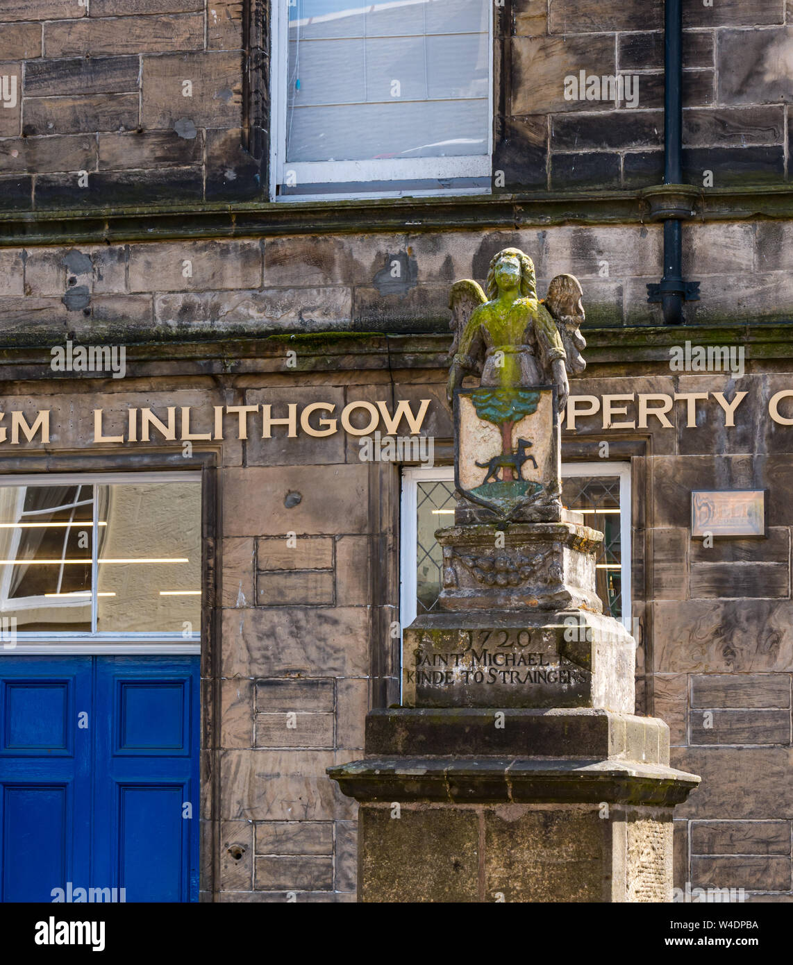 1720 Date Quote Saint Michael Is Kind To Strangers St Michael S Well High Street Linlithgow Scotland Uk Stock Photo Alamy