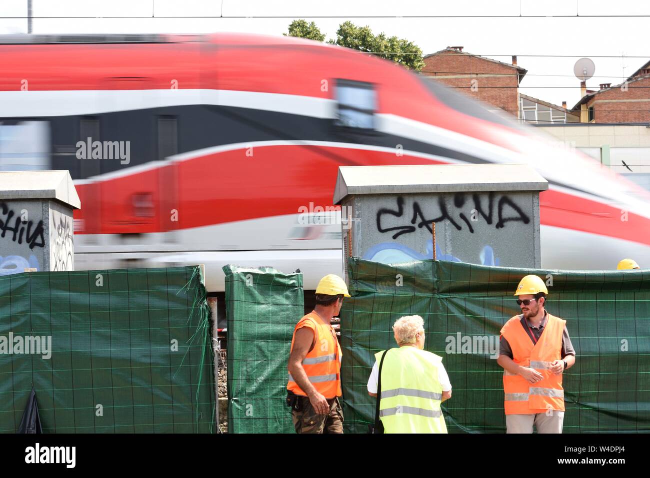 Firenze, Italia. 22nd July, 2019. Foto Stefano Cavicchi/LaPresse22-07-2019 Firenze, Italia PoliticaCentraline bruciate e treni in ritardo, Salvini alla stazione di Firenze Rovezzano dopo attentato Nella foto: Salvini durante il sopralluogoFoto Stefano Cavicchi/LaPresse July 22th, 2019 Florence, Italy PoliticsRail chaos in Florence after suspected arson attack on high-speed lineIn the pic: Interior Minister Matteo Salvini on the fire site Credit: LaPresse/Alamy Live News Stock Photo