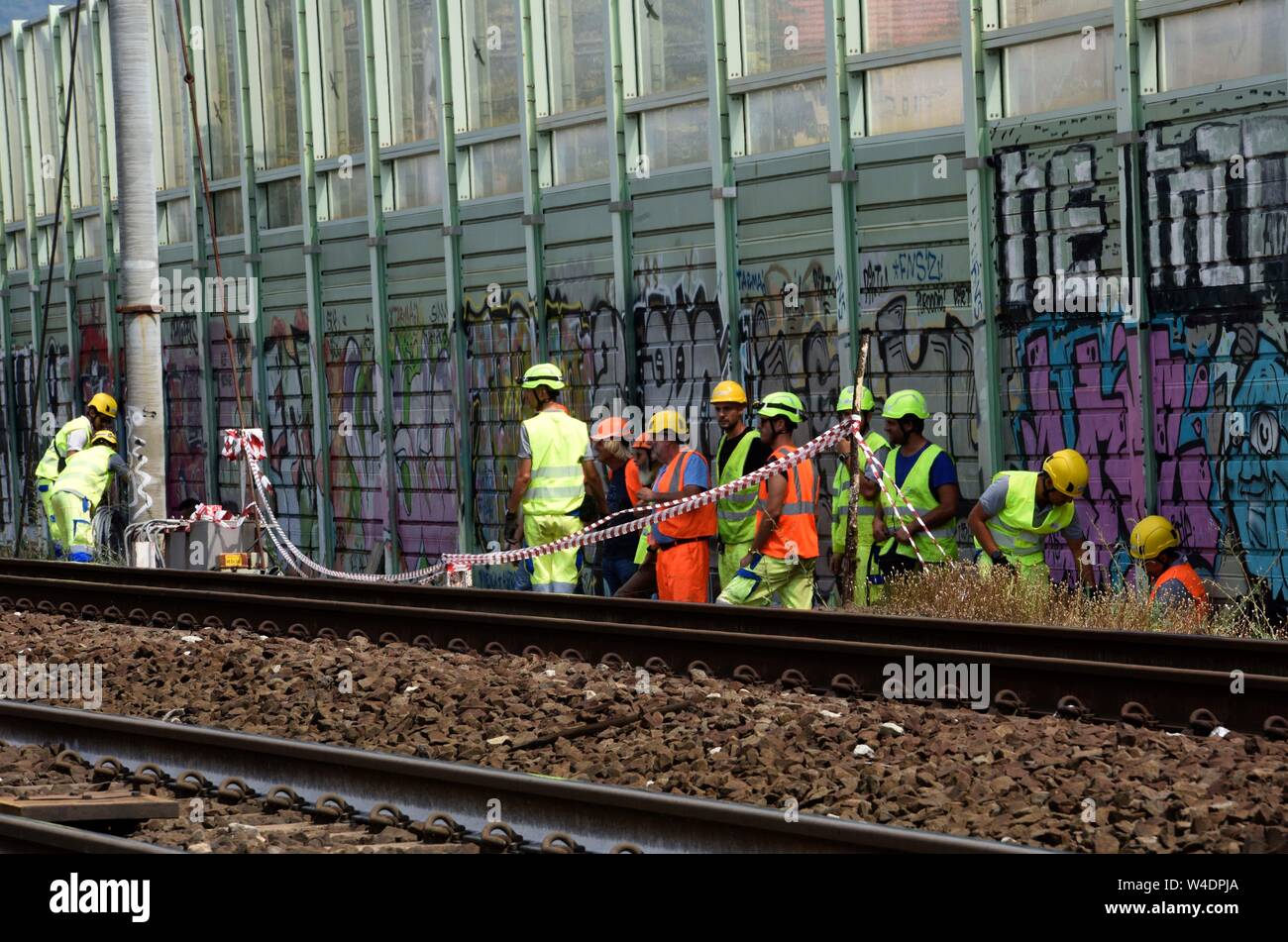 Firenze, Italia. 22nd July, 2019. Foto Stefano Cavicchi/LaPresse22-07-2019 Firenze, Italia PoliticaCentraline bruciate e treni in ritardo, Salvini alla stazione di Firenze Rovezzano dopo attentato Nella foto: Salvini durante il sopralluogoFoto Stefano Cavicchi/LaPresse July 22th, 2019 Florence, Italy PoliticsRail chaos in Florence after suspected arson attack on high-speed lineIn the pic: Interior Minister Matteo Salvini on the fire site Credit: LaPresse/Alamy Live News Stock Photo