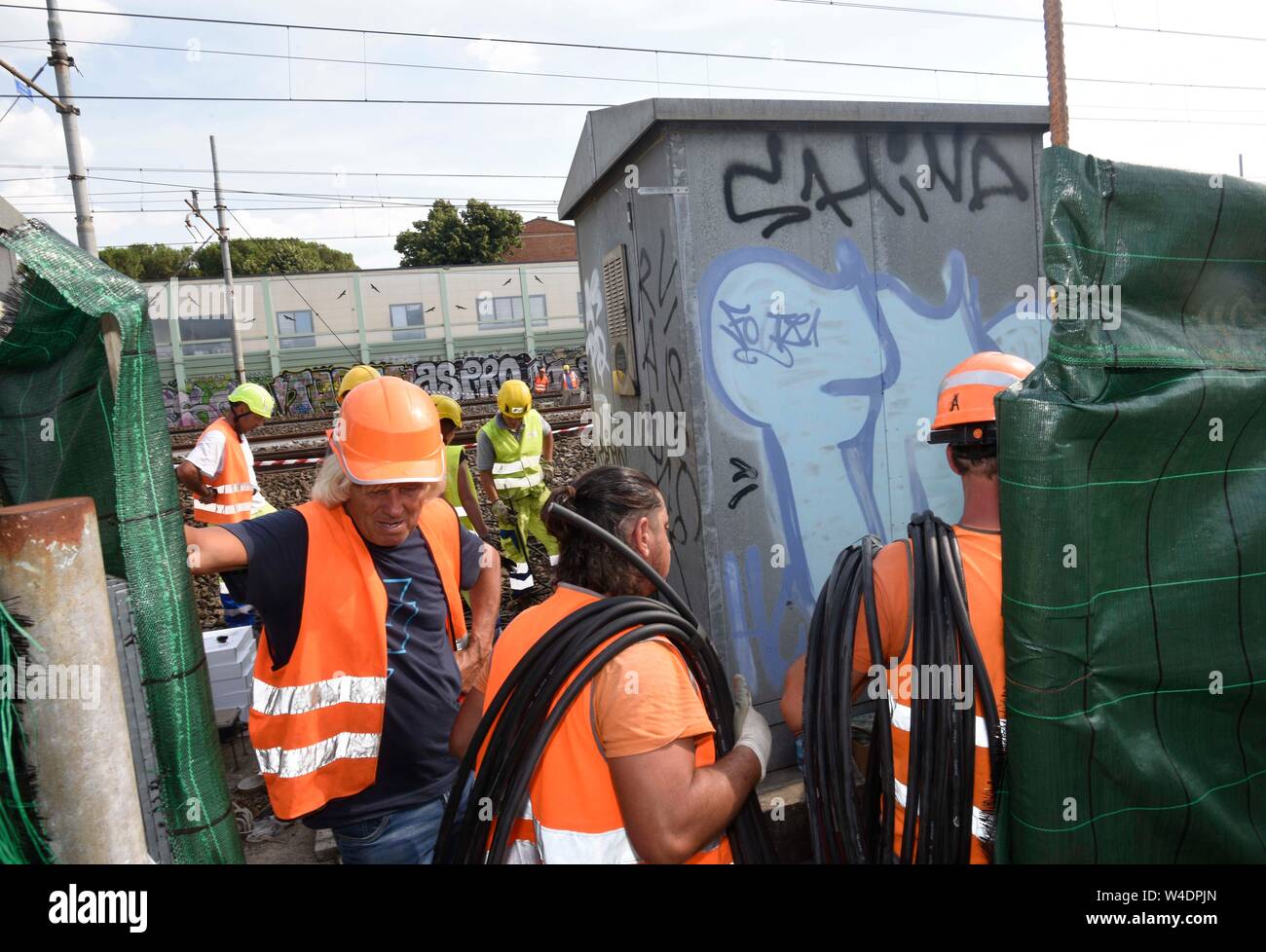 Firenze, Italia. 22nd July, 2019. Foto Stefano Cavicchi/LaPresse22-07-2019 Firenze, Italia PoliticaCentraline bruciate e treni in ritardo, Salvini alla stazione di Firenze Rovezzano dopo attentato Nella foto: Salvini durante il sopralluogoFoto Stefano Cavicchi/LaPresse July 22th, 2019 Florence, Italy PoliticsRail chaos in Florence after suspected arson attack on high-speed lineIn the pic: Interior Minister Matteo Salvini on the fire site Credit: LaPresse/Alamy Live News Stock Photo