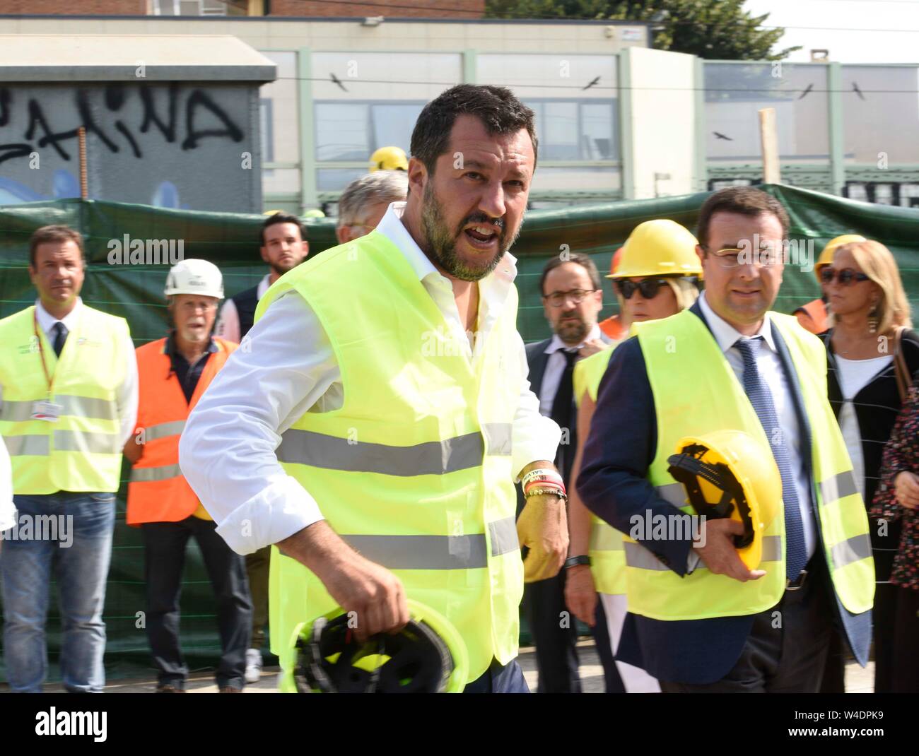 Firenze, Italia. 22nd July, 2019. Foto Stefano Cavicchi/LaPresse22-07-2019 Firenze, Italia PoliticaCentraline bruciate e treni in ritardo, Salvini alla stazione di Firenze Rovezzano dopo attentato Nella foto: Salvini durante il sopralluogoFoto Stefano Cavicchi/LaPresse July 22th, 2019 Florence, Italy PoliticsRail chaos in Florence after suspected arson attack on high-speed lineIn the pic: Interior Minister Matteo Salvini on the fire site Credit: LaPresse/Alamy Live News Stock Photo