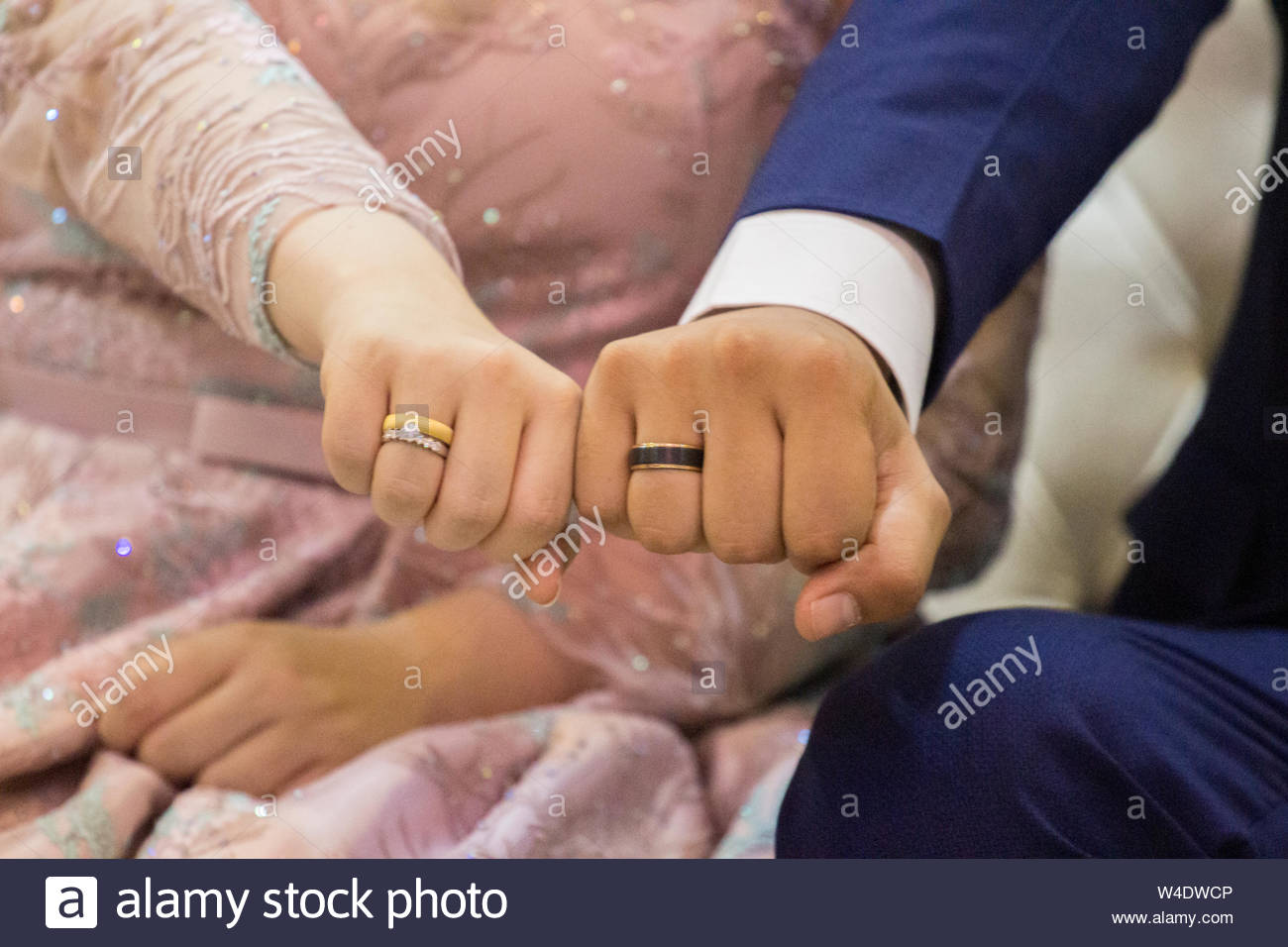Muslim Wedding Hands Stock Photos & Muslim Wedding Hands Stock Images