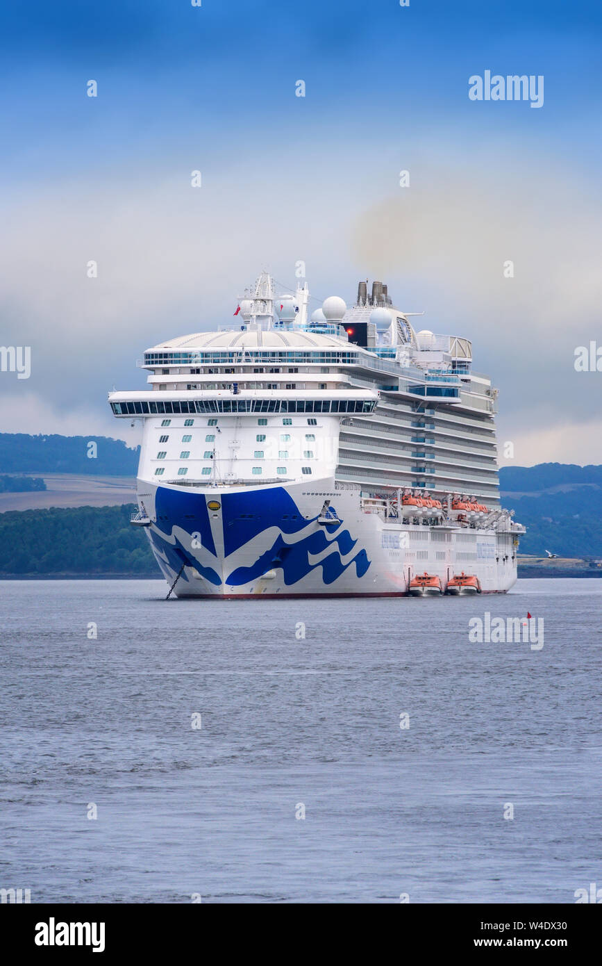 River Forth Ship High Resolution Stock Photography And Images Alamy