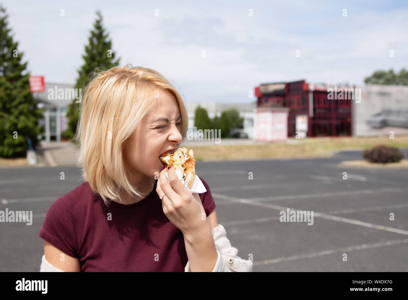 Girl eating hot dog sausage hires stock photography and images Alamy