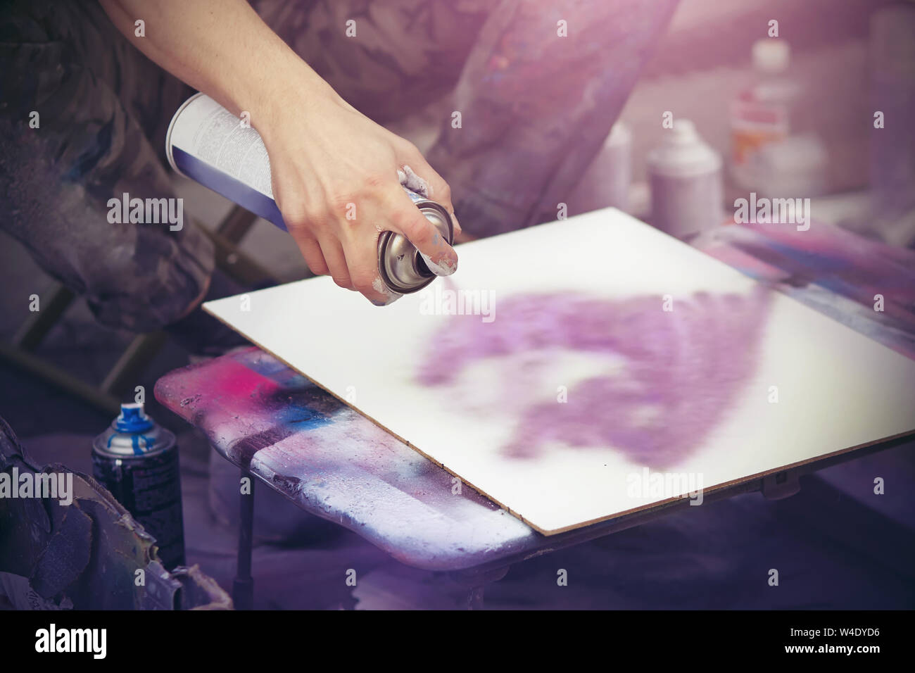 Hand holding spray can graffiti hi-res stock photography and images - Alamy