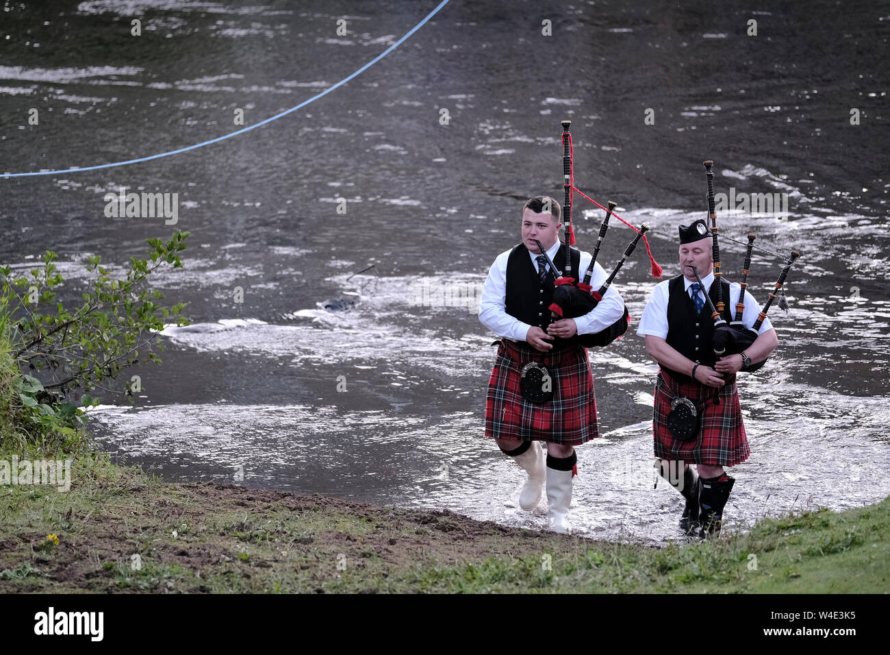 Musselburgh, UK. 22nd July, 2019.  CrusadersÕ Chase, Musselburgh Pipers lead the cavalcade back over the River Esk The CrusadersÕ Riding Club. The land surrounding FaÕside Castle was granted by Charter to the Seaton family as far back as 1246. In 1949 a Club Charter was presented by Mr Clapperton to the CrusadersÕ Riding Club and this is now read out during the flag raising ceremony. Credit: Rob Gray/Alamy Live News Stock Photo