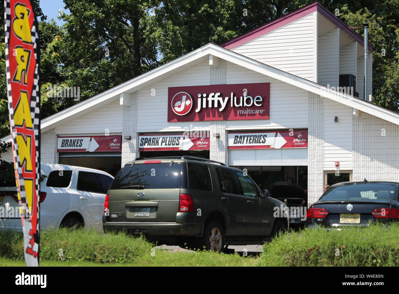 Jiffy lube oil hires stock photography and images Alamy