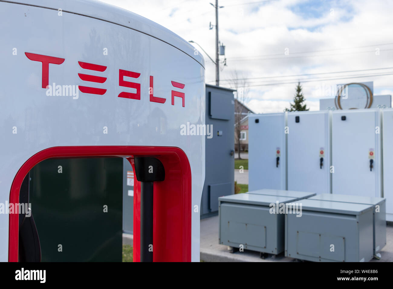 Tesla Supercharger infront of Tesla power technology for Supercharger Station Stock Photo Alamy