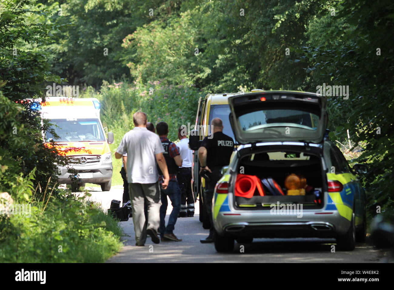 Weingarten, Germany. 22nd July, 2019. Police officers and an ambulance are standing next to an armored car at the crime scene on the A5. According to police, two men - possibly in police uniform - had attacked the money transporter on the Autobahn 5. Credit: Thomas Riedel/dpa/Alamy Live News Stock Photo