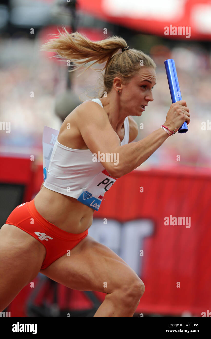 Kamila CIBA (Poland) running the first leg in the Women's 4 x 100m