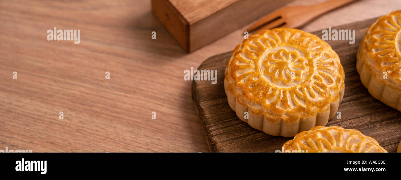 Mooncake Chinese High Resolution Stock Photography And Images Alamy