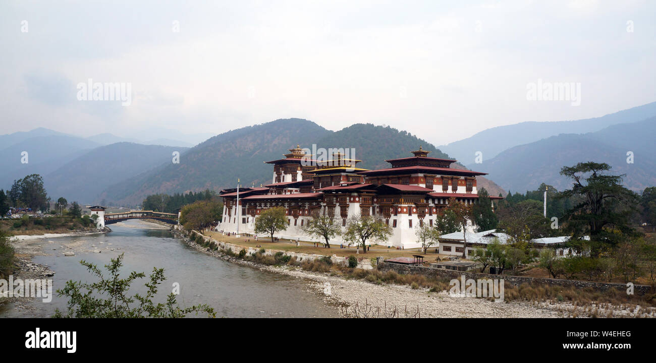 Punakha Dzong and bridge, Punakha, Bhutan Stock Photo
