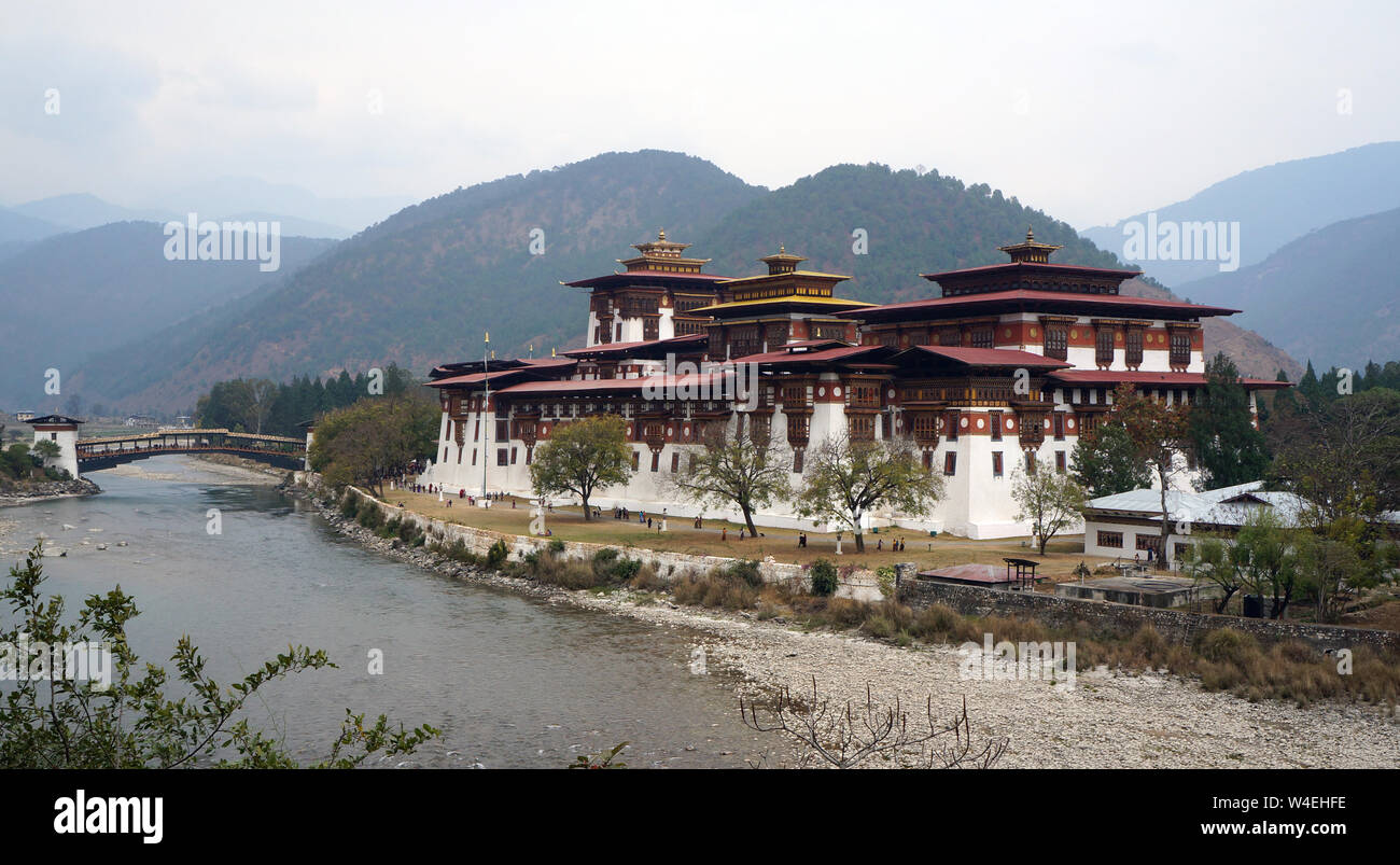 Punakha Dzong and bridge, Punakha, Bhutan Stock Photo