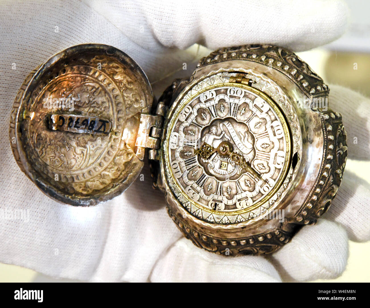 Baroque watch hot sale