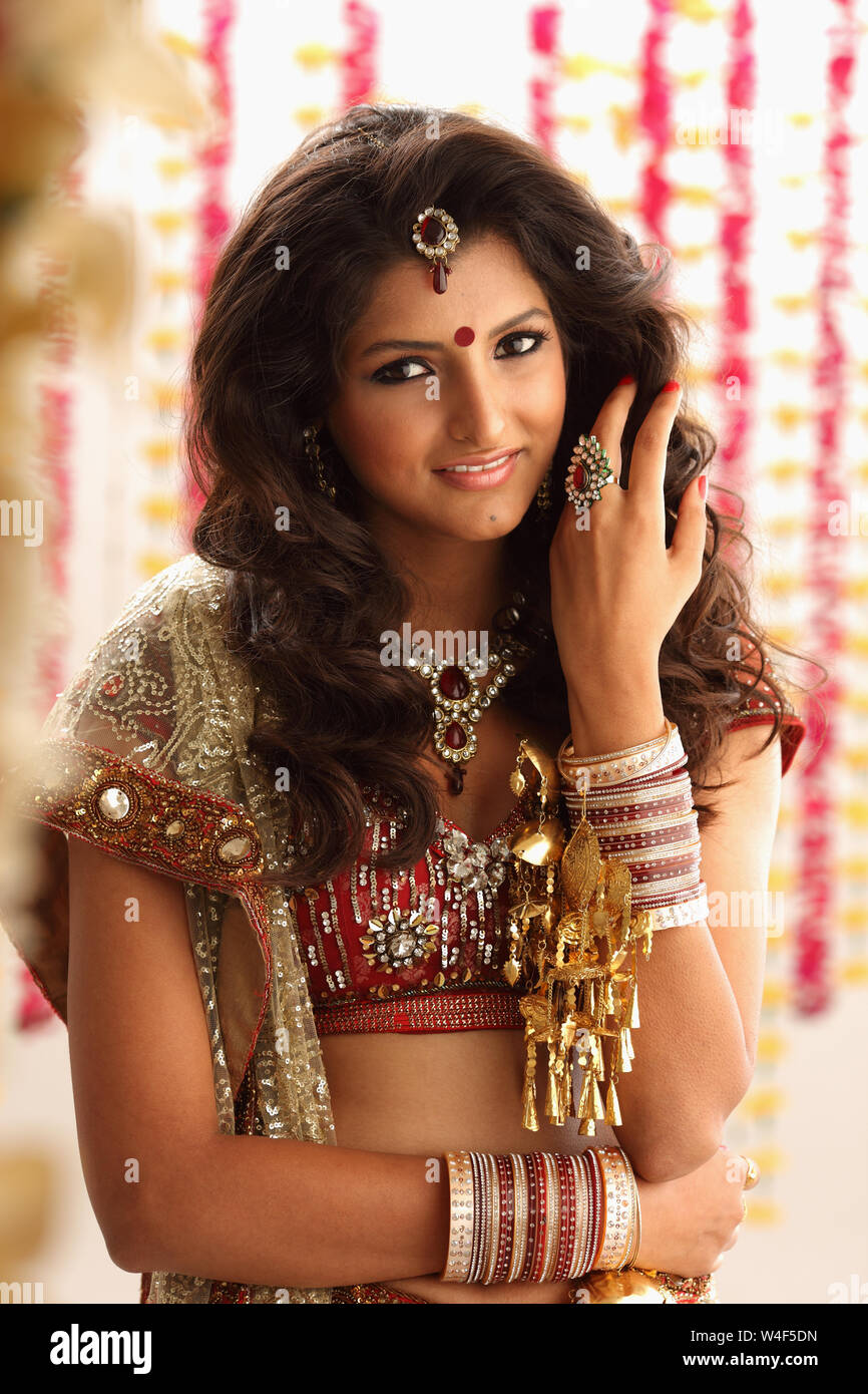 Portrait of an Punjabi Indian bride smiling Stock Photo - Alamy