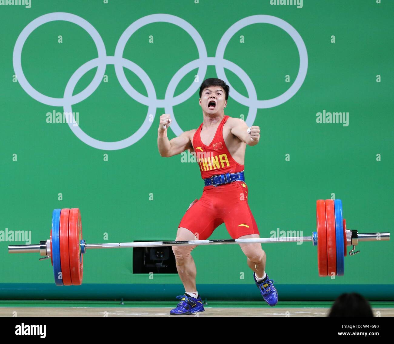 (190723) -- BEIJING, July 23, 2019 (Xinhua) -- Long Qingquan of China celebrates after the men's 56KG weightlifting final in Rio de Janeiro, Brazil, Aug. 7, 2016. (Xinhua/Li Ming) Stock Photo