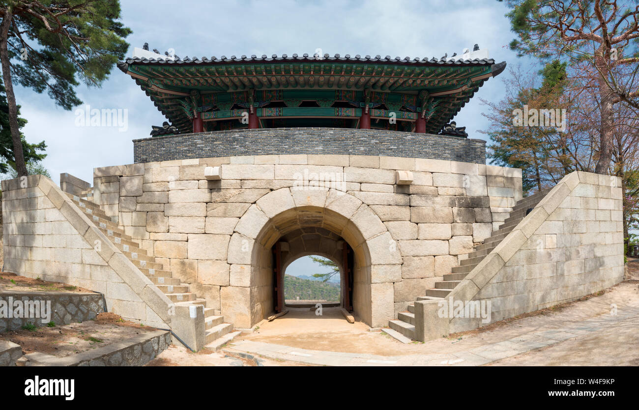 Sukjeongmun, built in 1396, also known as North Gate, is one of the Eight Gates of Seoul in the Fortress Wall of Seoul, South Korea. Stock Photo