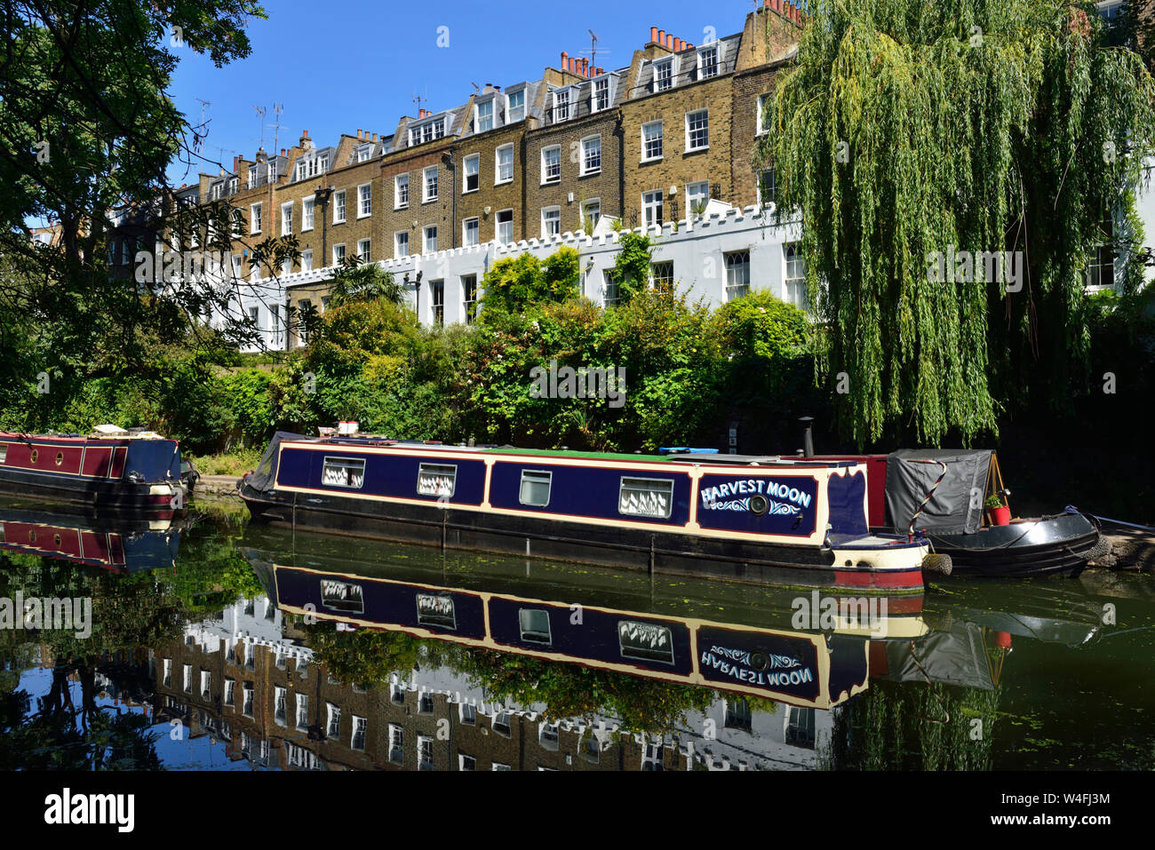 Moored Blue and cream barge, Regent's Canal, Colebrooke Row, Noel Road residential terraced houses, Islington, London, United Kingdom Stock Photo