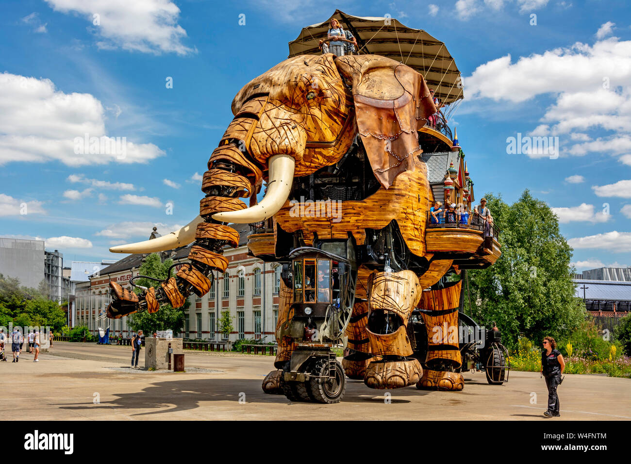 Nantes The Great Elephant At Les Machines De L Ile Created By Francois Delaroziere And Pierre Orefice Ile De Nantes Loire Atlantique France Stock Photo Alamy
