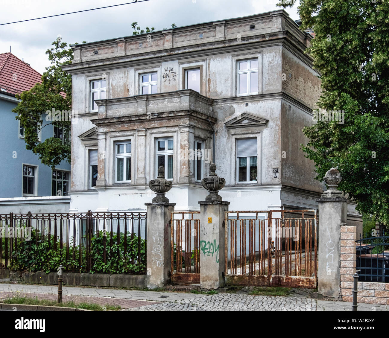 Villa Anita. Exterior & facade of weathered old villa on Adlergestell roadi  n Alt-Schmöckwitz,Berlin,Germany Stock Photo - Alamy