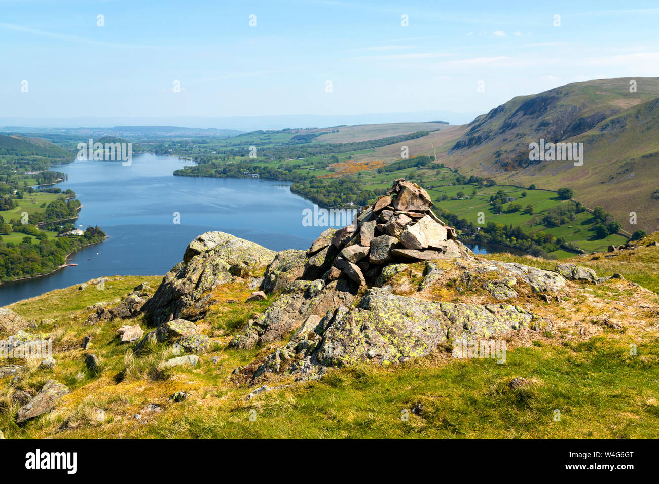 Sunny spring day on the summit of Hallin Fell in the Lake District in Cumbria Stock Photo