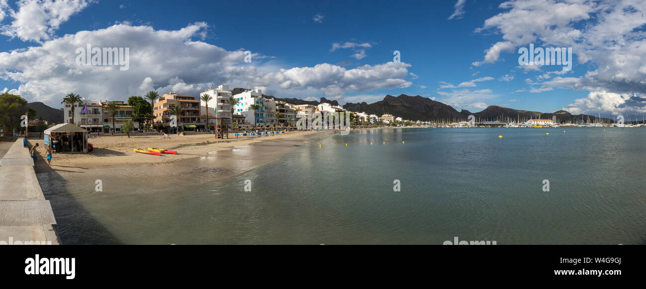 Majorca, Panoramaaufnahme, Strand in Port de Pollenca, Mallorca, Spanien Stock Photo